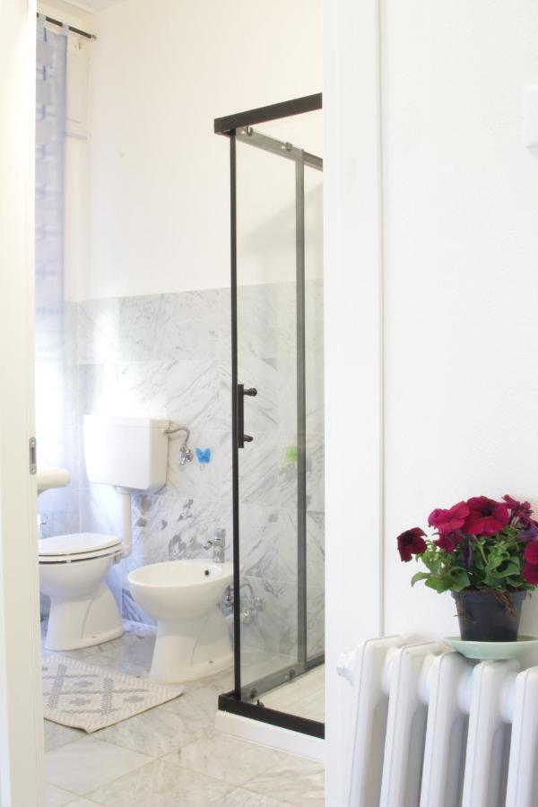 Villa Chiara Affitta Camere Carrara Kültér fotó