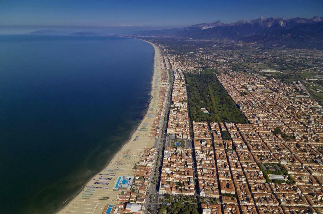 Villa Chiara Affitta Camere Carrara Kültér fotó